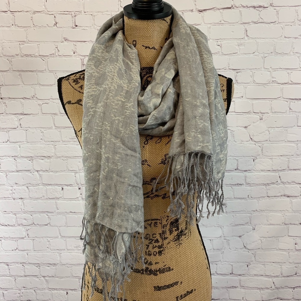 Gray leopard print scarf